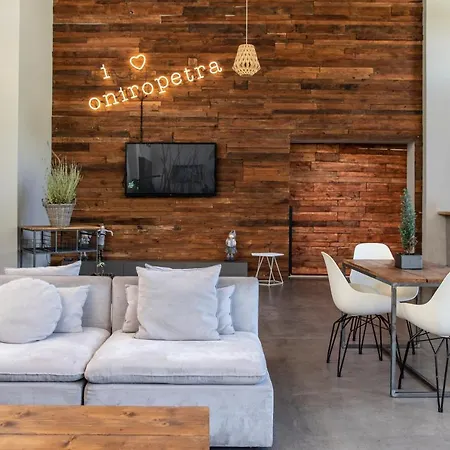 Oniropetra Boutique فندق كاربينيسي