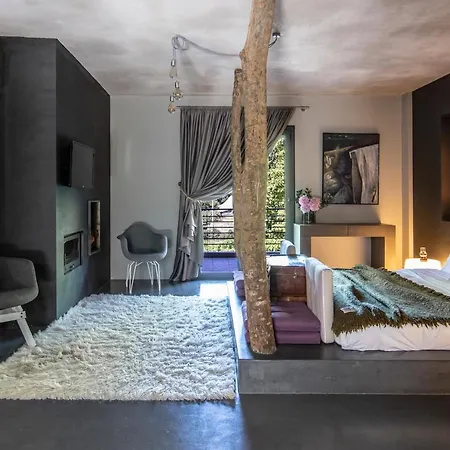 Oniropetra Boutique Карпенисион