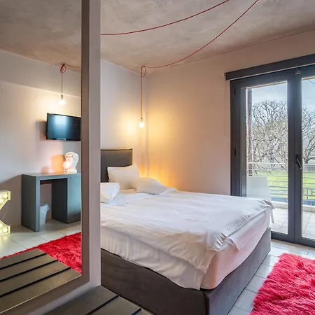 Oniropetra Boutique كاربينيسي