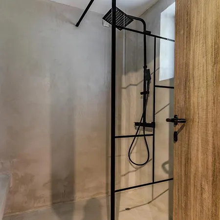 מלון Oniropetra Boutique 3*