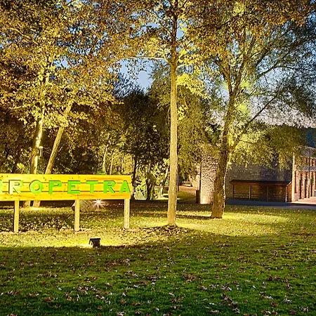 Oniropetra Boutique كاربينيسي