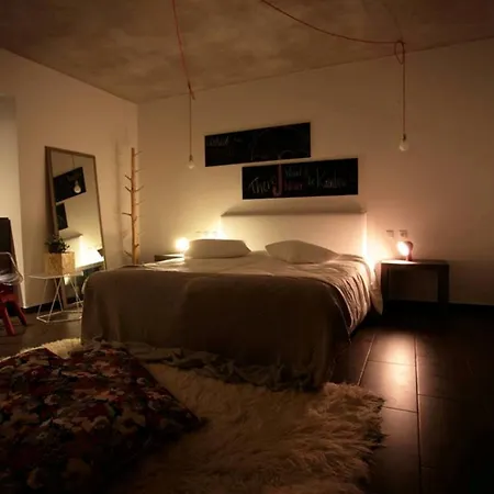 Oniropetra Boutique Карпенисион