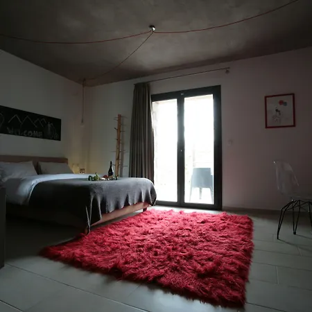 Отель Oniropetra Boutique