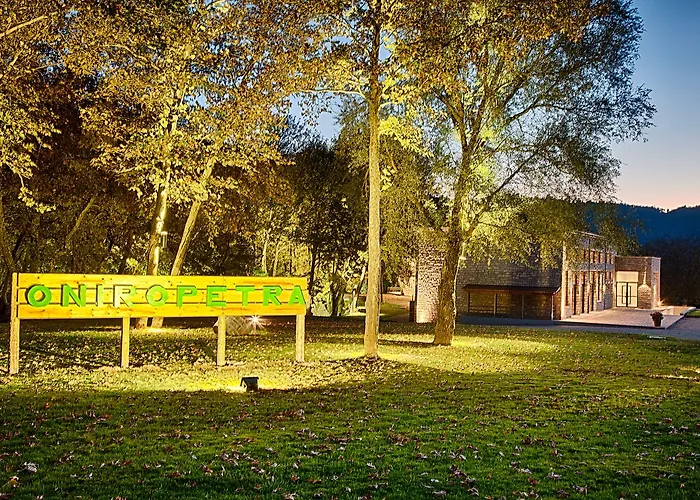 Oniropetra Boutique Karpeníszi